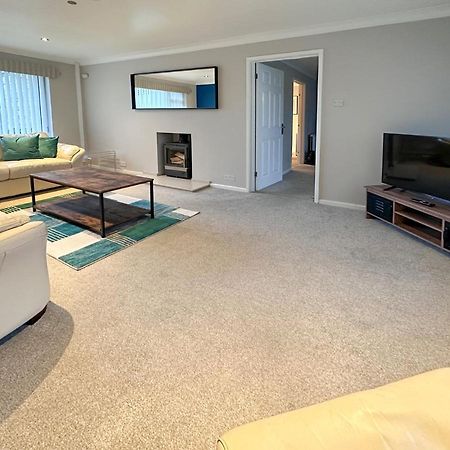 Blunsdon Lodge - Spacious Bungalow, High Speed Wi-Fi, Free Private Parking, Garden 史云顿 外观 照片