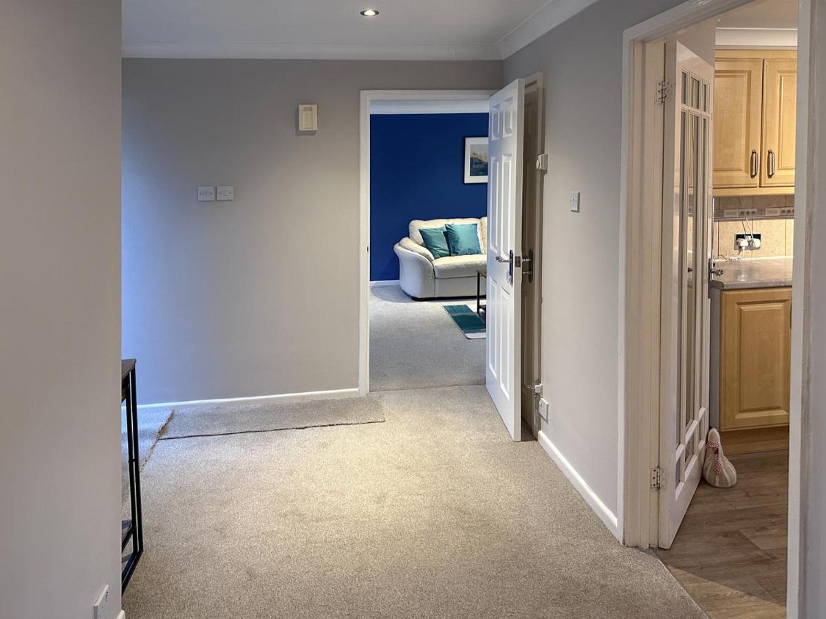 Blunsdon Lodge - Spacious Bungalow, High Speed Wi-Fi, Free Private Parking, Garden 史云顿 外观 照片