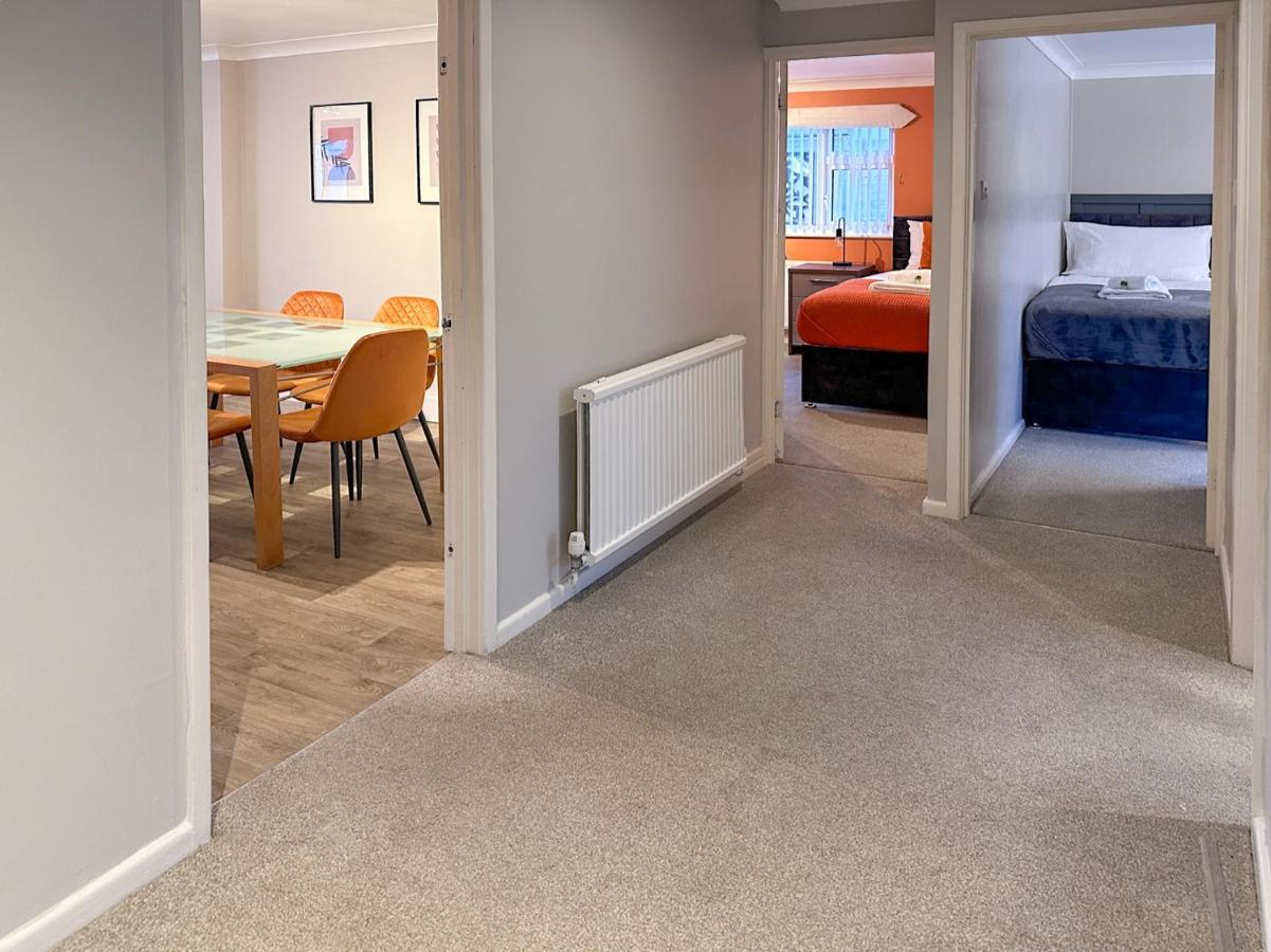 Blunsdon Lodge - Spacious Bungalow, High Speed Wi-Fi, Free Private Parking, Garden 史云顿 外观 照片