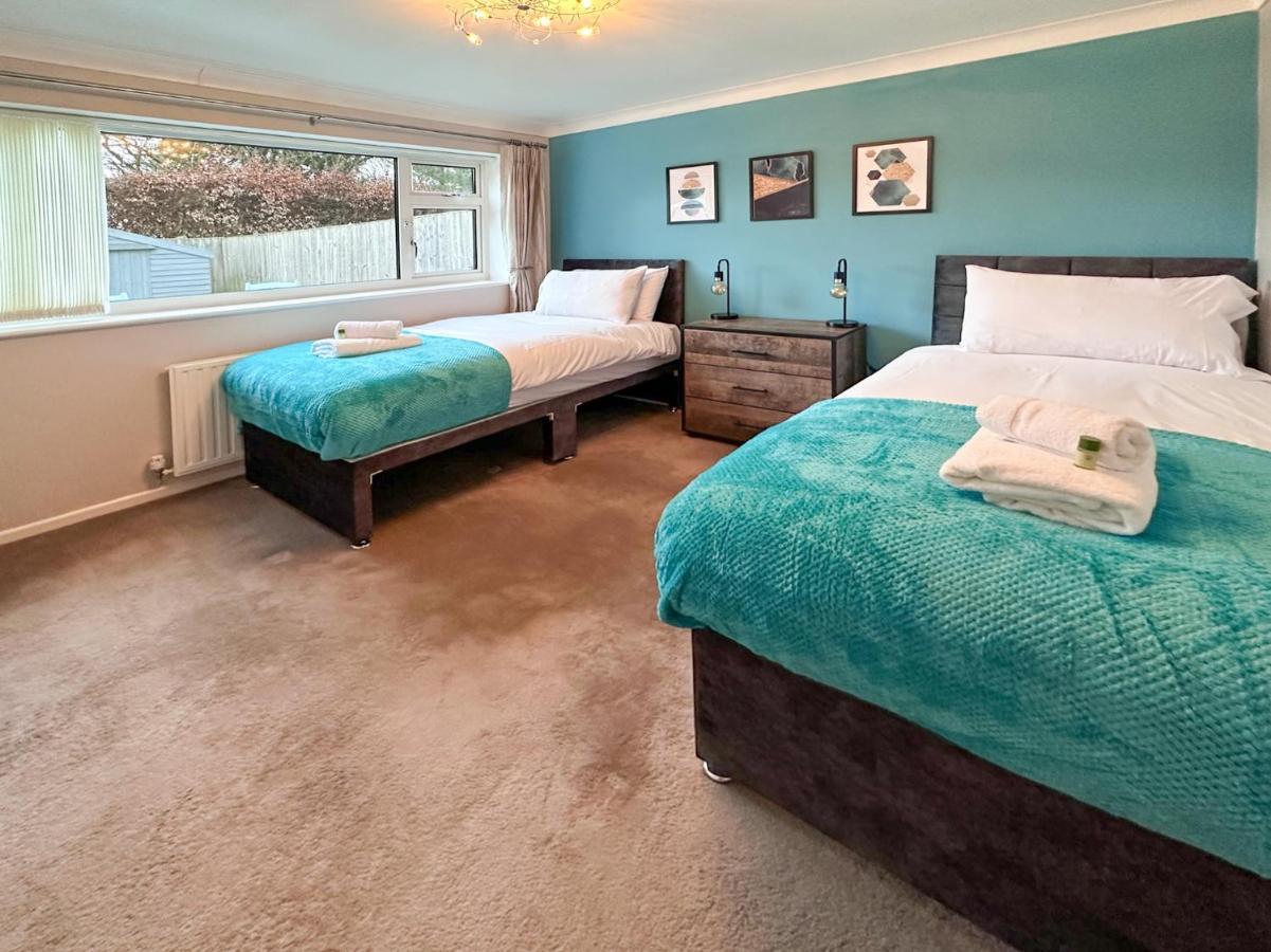 Blunsdon Lodge - Spacious Bungalow, High Speed Wi-Fi, Free Private Parking, Garden 史云顿 外观 照片
