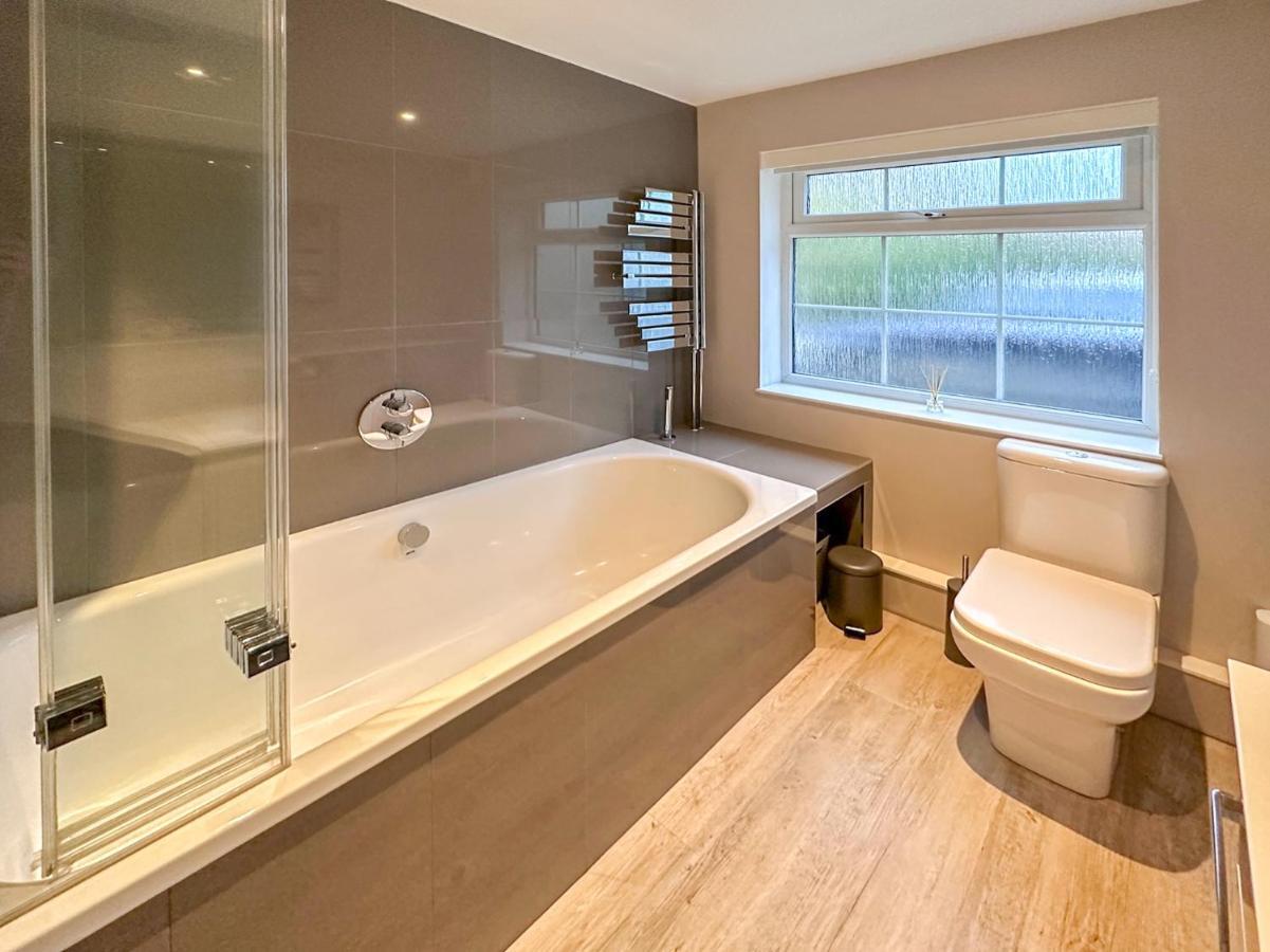 Blunsdon Lodge - Spacious Bungalow, High Speed Wi-Fi, Free Private Parking, Garden 史云顿 外观 照片