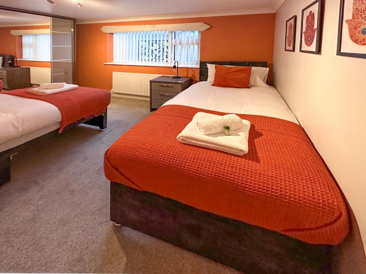 Blunsdon Lodge - Spacious Bungalow, High Speed Wi-Fi, Free Private Parking, Garden 史云顿 外观 照片
