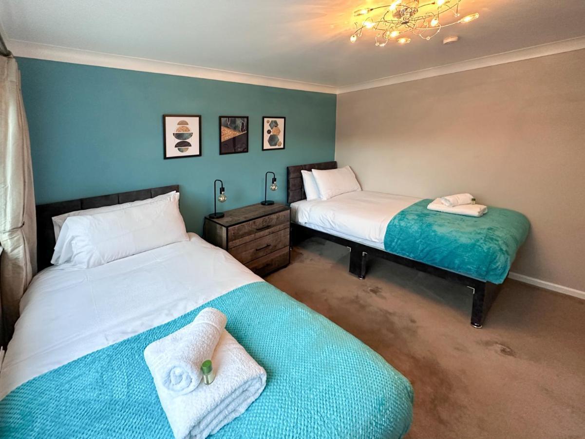 Blunsdon Lodge - Spacious Bungalow, High Speed Wi-Fi, Free Private Parking, Garden 史云顿 外观 照片