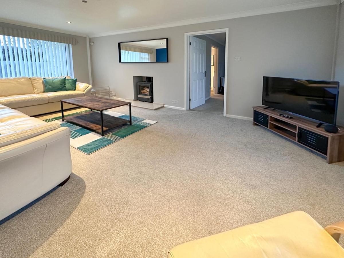 Blunsdon Lodge - Spacious Bungalow, High Speed Wi-Fi, Free Private Parking, Garden 史云顿 外观 照片