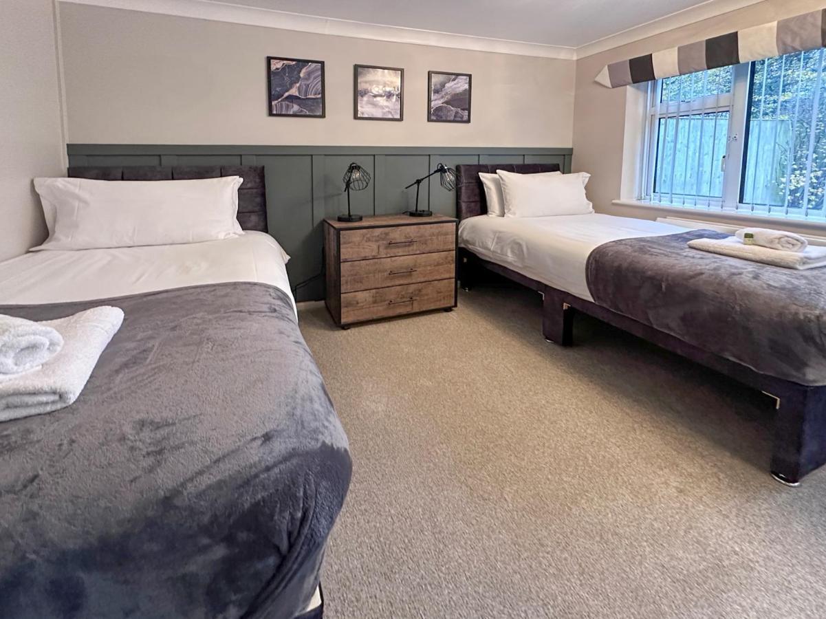 Blunsdon Lodge - Spacious Bungalow, High Speed Wi-Fi, Free Private Parking, Garden 史云顿 外观 照片