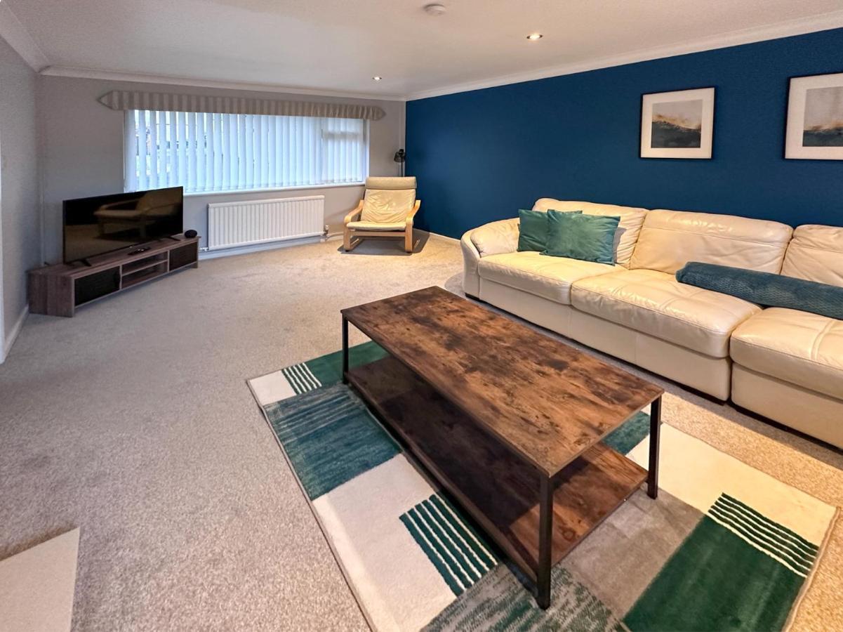 Blunsdon Lodge - Spacious Bungalow, High Speed Wi-Fi, Free Private Parking, Garden 史云顿 外观 照片