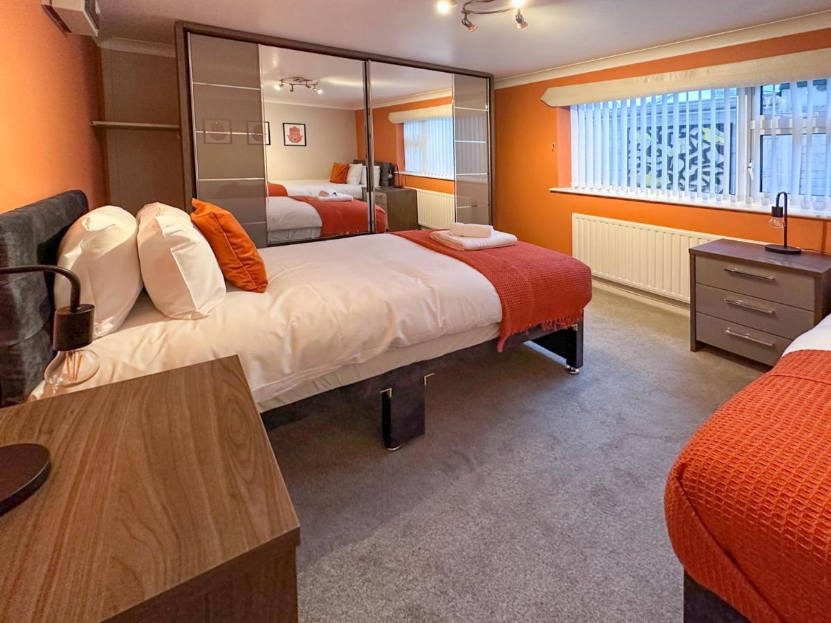 Blunsdon Lodge - Spacious Bungalow, High Speed Wi-Fi, Free Private Parking, Garden 史云顿 外观 照片